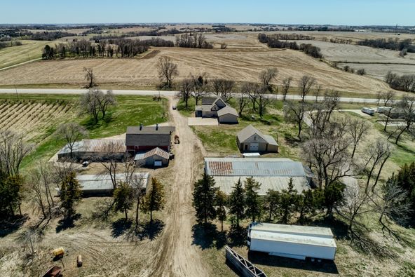 19640 Pawnee Rd, Bennington, NE 68007